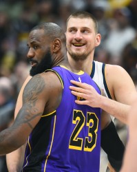 詹姆斯：约基奇是有史以来最棒的球员之一 我永生难忘巴黎的对决