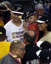 AU澳洲幸运10-夸梅坦言：若伴侣公开评论如库嫂将果断结束关系，双方不存在依赖关系